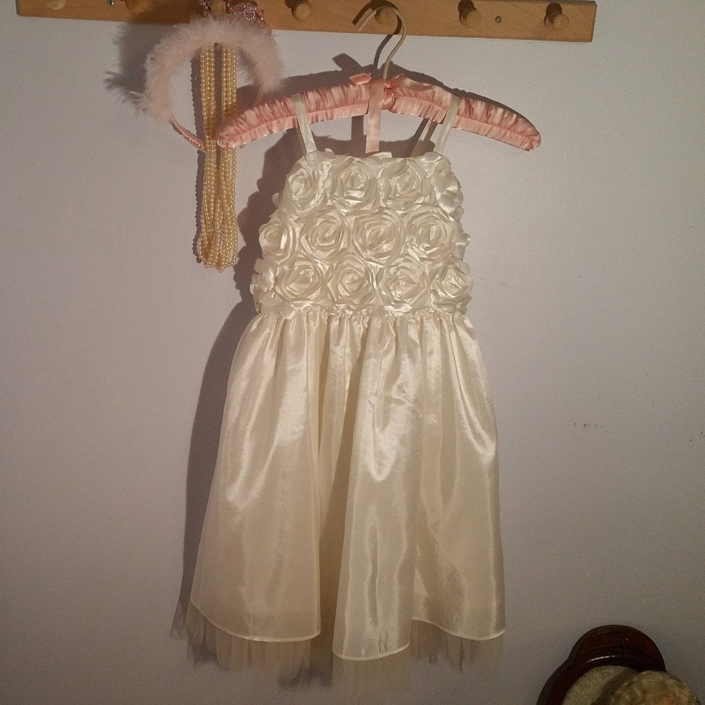 Sweet Kid's Size 8 White Formal Rosette  Dress